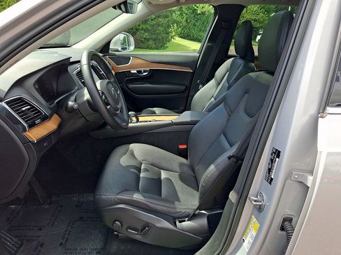 Used 2023 Volvo XC90 B5 Plus AWD/4WD image 17