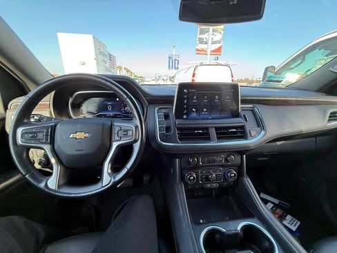 Used 2023 Chevrolet Suburban LT w/ Luxury Package RWD image 13