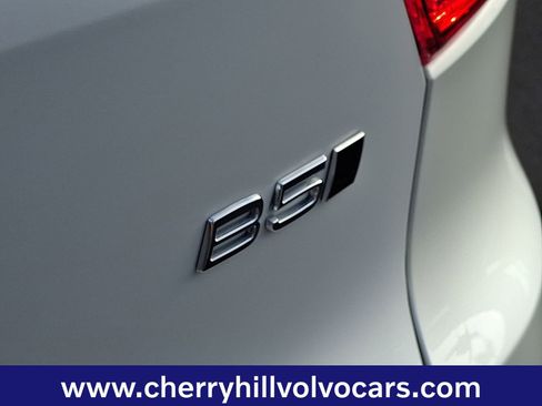 Certified 2025 Volvo XC40 B5 Plus w/ Protection Package Premier image 31