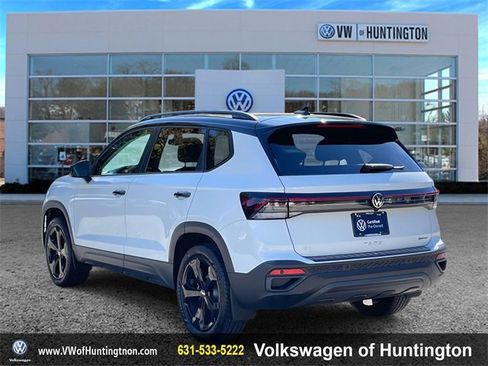 Certified 2025 Volkswagen Taos SE w/ Taos Adventure Package (SXB) image 4
