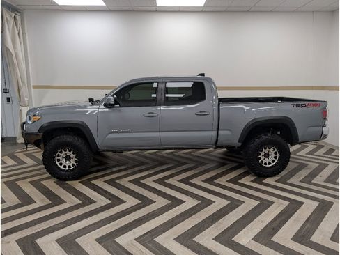 Used 2020 Toyota Tacoma TRD Off-Road image 3