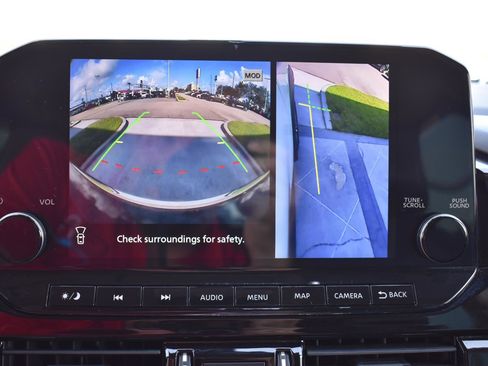 Used 2024 Nissan Pathfinder SL FWD image 41