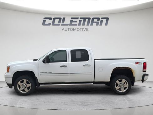 Used 2014 GMC Sierra 2500 Denali w/ Suspension Package, Off-Road AWD/4WD image 2