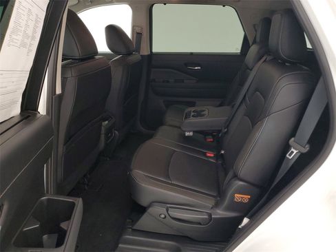 Used 2024 Nissan Pathfinder SL image 22