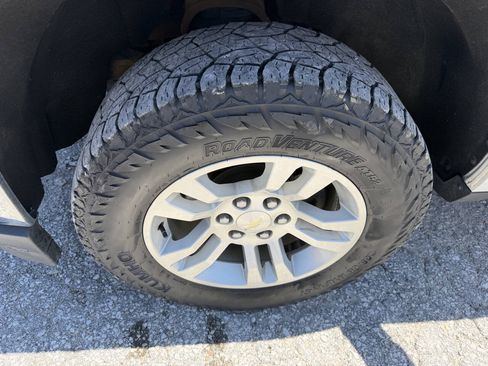 Used 2018 Chevrolet Silverado 1500 LT w/ All Star Edition AWD/4WD image 9