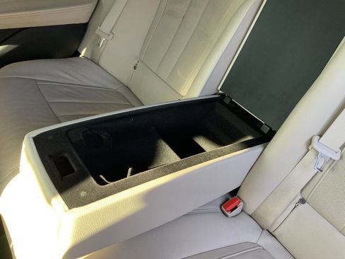 Used 2022 BMW 740i w/ M Sport Package RWD image 17