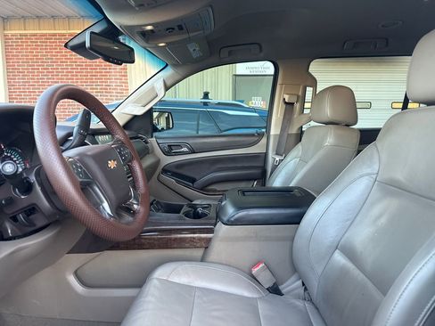 Used 2019 Chevrolet Suburban LT image 13