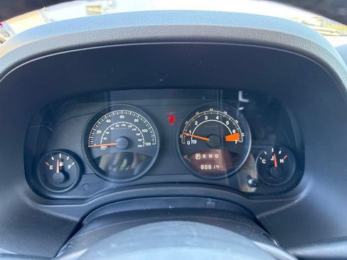 Used 2017 Jeep Patriot Latitude AWD/4WD image 13