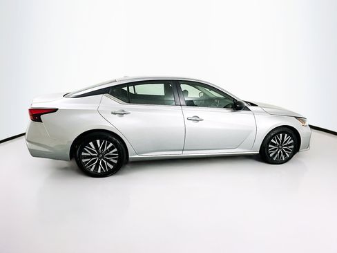 Used 2024 Nissan Altima 2.5 SV image 10
