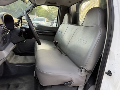 Used 2005 Ford F250 XL RWD image 12