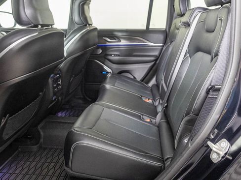 Used 2024 Jeep Grand Cherokee Overland w/ Luxury Tech Group IV AWD/4WD image 42