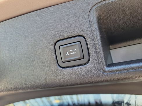 Used 2018 GMC Terrain SLT w/ Preferred Package image 15