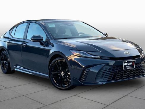 Used 2025 Toyota Camry SE FWD image 3