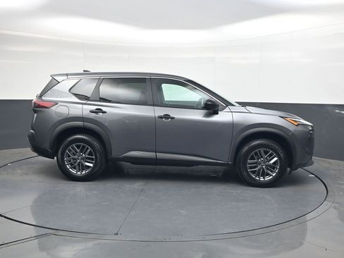 Used 2023 Nissan Rogue S image 3