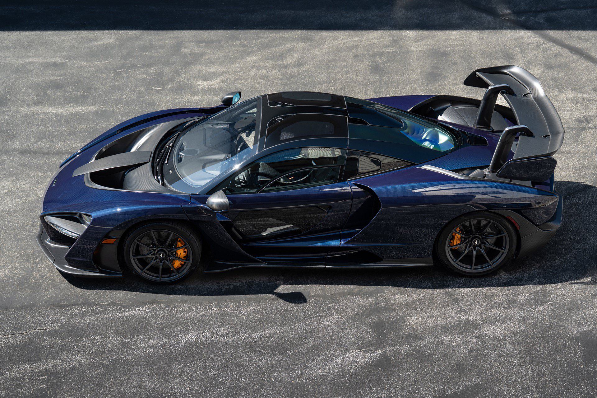 Used 2019 McLaren Senna RWD image 13