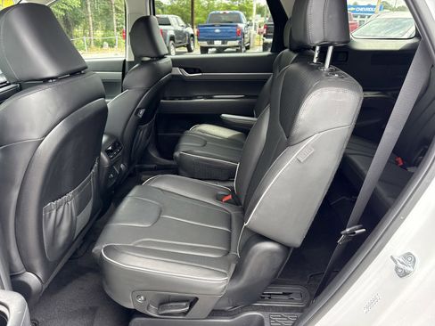 Used 2023 Hyundai Palisade SEL FWD image 13