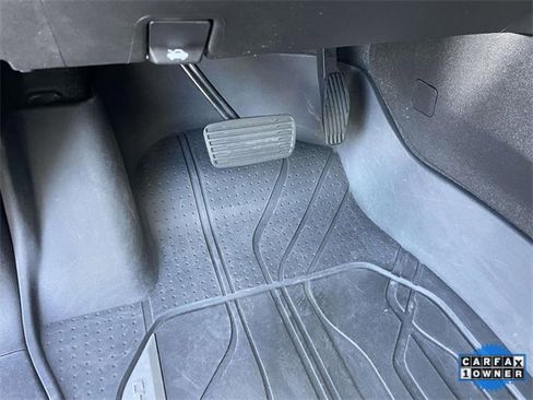 Used 2023 Chevrolet Suburban LT w/ Luxury Package image 18