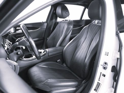 Used 2019 Mercedes-Benz E 300 4MATIC image 30