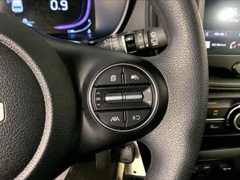 Used 2025 Kia Soul LX w/ LX Technology Package FWD image 19