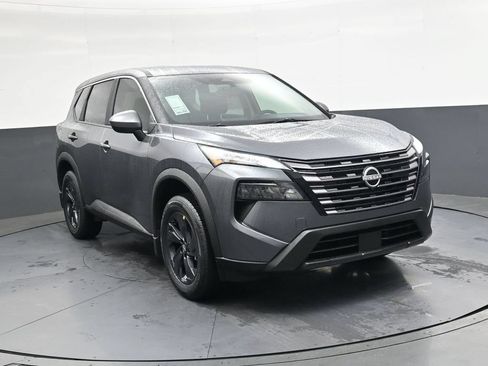 Certified 2026 Nissan Rogue SV FWD image 2