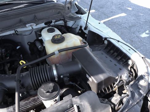 Used 2013 Ford F550 2WD Regular Cab Super Duty w/ Payload Upgrade Pkg image 19