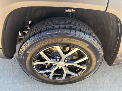 New 2025 Jeep Grand Cherokee L Limited image 11