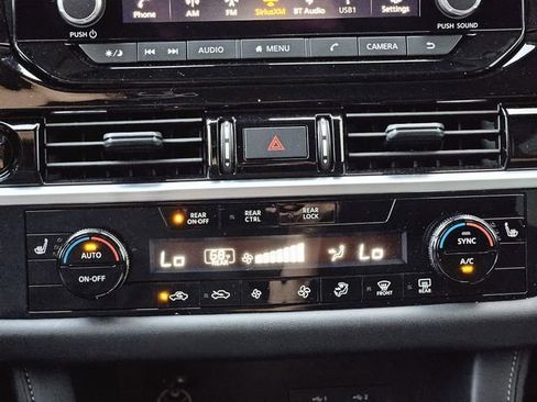Used 2025 Nissan Pathfinder SV FWD image 25