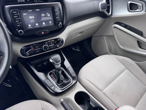 Used 2020 Kia Soul LX FWD image 27