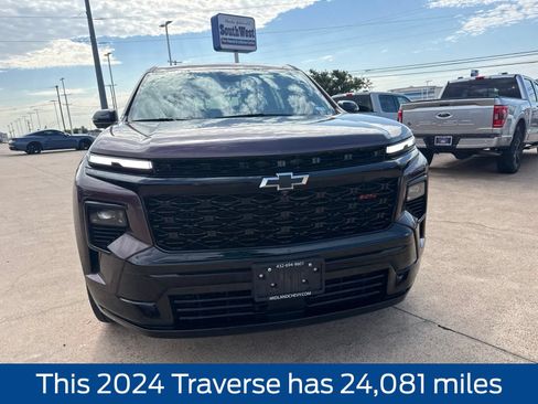 Used 2024 Chevrolet Traverse RS FWD image 2