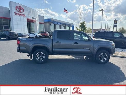 Used 2018 Toyota Tacoma TRD Sport w/ Technology Package image 8