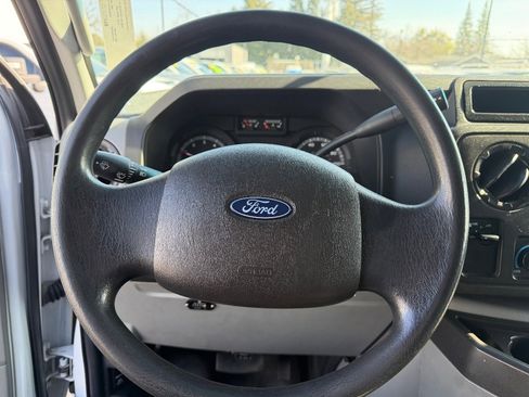 Used 2018 Ford E-450 and Econoline 450 Super Duty w/ Power Windows & Locks Group image 13