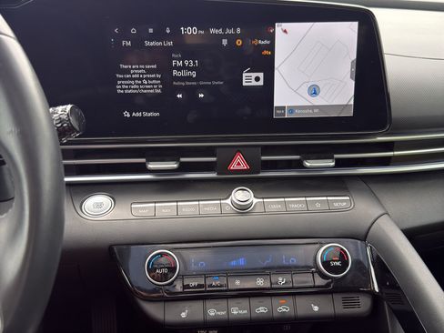 Used 2025 Hyundai Elantra Limited FWD image 21