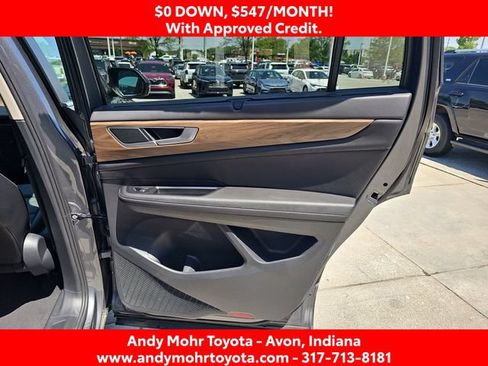 Used 2025 Volkswagen Atlas SE FWD image 35