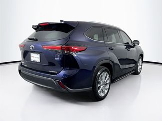 Used 2023 Toyota Highlander Limited video 2