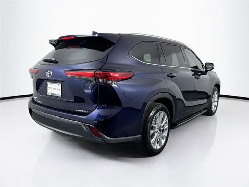 Used 2023 Toyota Highlander Limited image 2