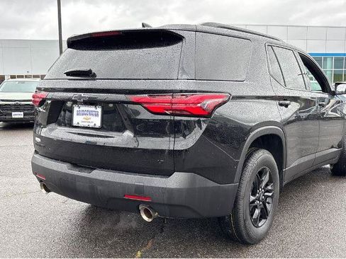 Used 2023 Chevrolet Traverse LT FWD image 11