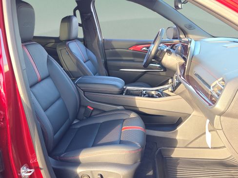 New 2026 Chevrolet Traverse RS w/ LPO, Floor Liner Package FWD image 24