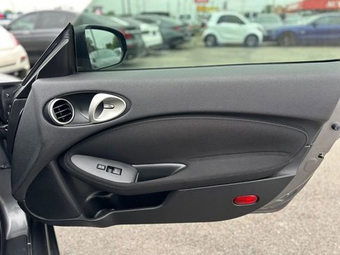 Used 2014 Nissan 370Z Coupe RWD image 17