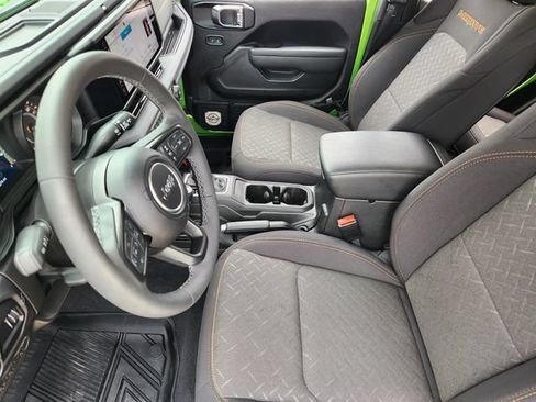 Certified 2025 Jeep Gladiator Mojave w/ Convenience Group AWD/4WD image 12