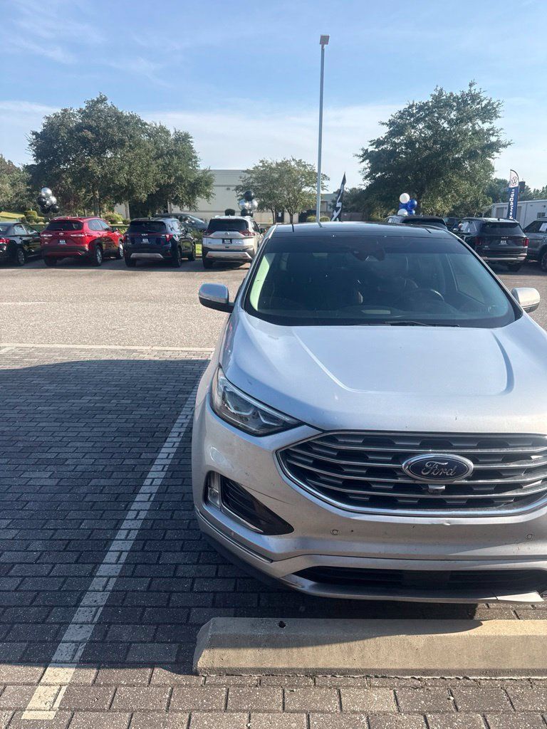 Used 2019 Ford Edge Titanium w/ Equipment Group 301A FWD image 4