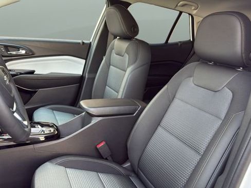 New 2026 Chevrolet Trax LT w/ Driver Confidence Package FWD image 15