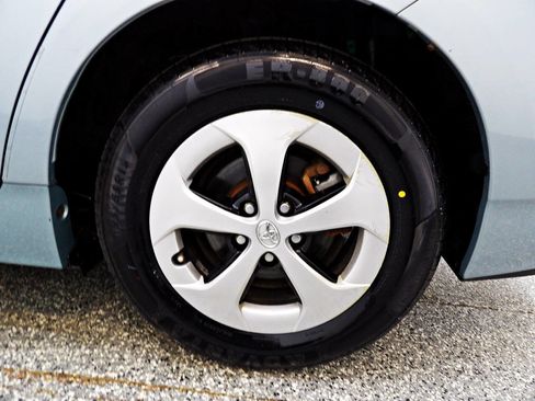 Used 2015 Toyota Prius Two FWD image 19