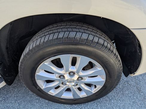 Used 2014 Toyota Sequoia Platinum image 4