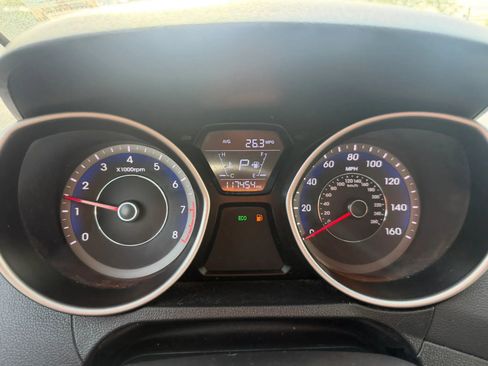 Used 2014 Hyundai Elantra w/ Option Group 2 FWD image 10
