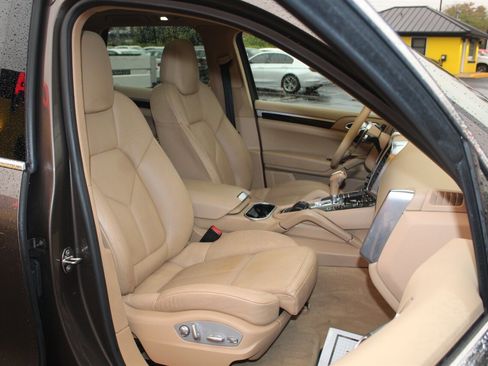 Used 2016 Porsche Cayenne image 16
