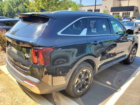 Used 2025 Kia Sorento S AWD/4WD image 5