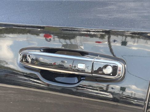 Used 2022 Chevrolet Suburban High Country RWD image 13