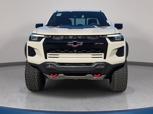 Used 2026 Chevrolet Colorado ZR2 w/ Technology Package AWD/4WD image 2