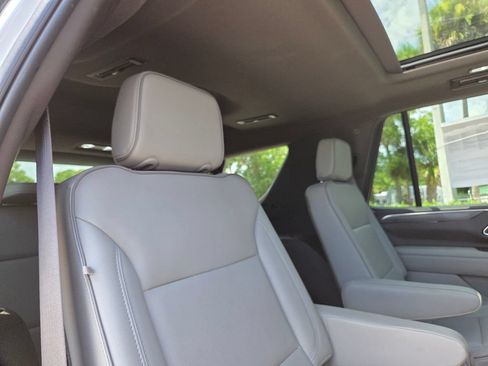 Used 2021 GMC Yukon SLT w/ SLT Premium Package AWD/4WD image 19