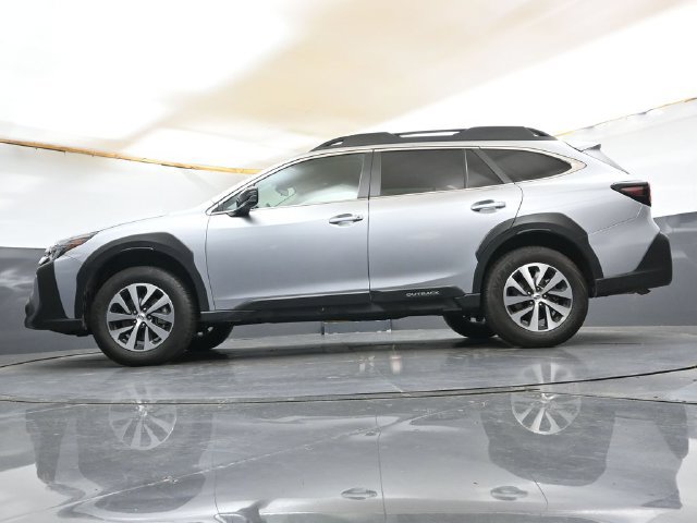 Used 2025 Subaru Outback Premium AWD/4WD image 31